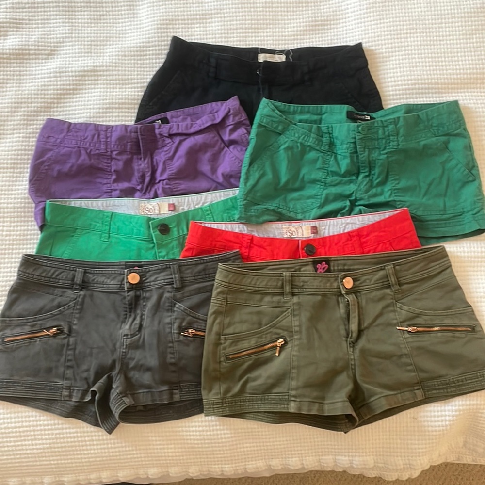 (7) pairs of junior/womens shorts